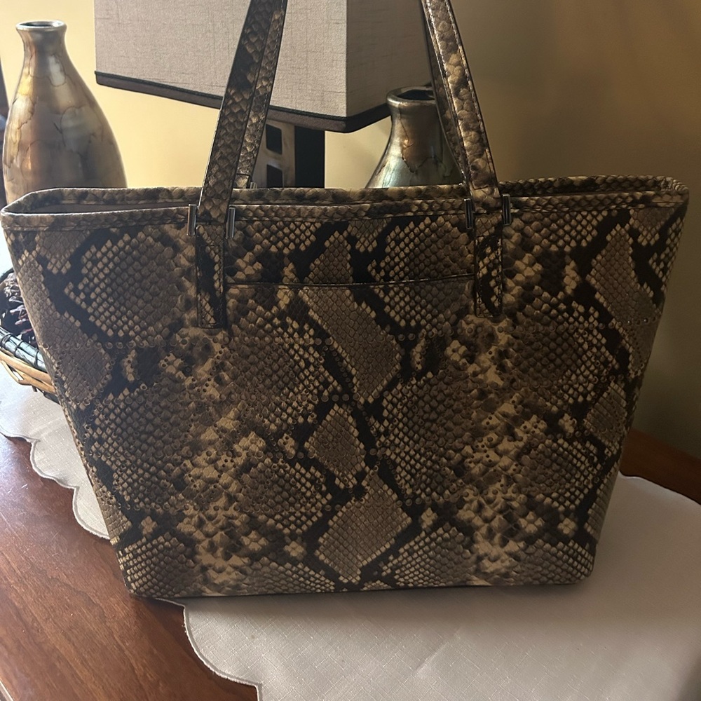 Tote in excellent condition